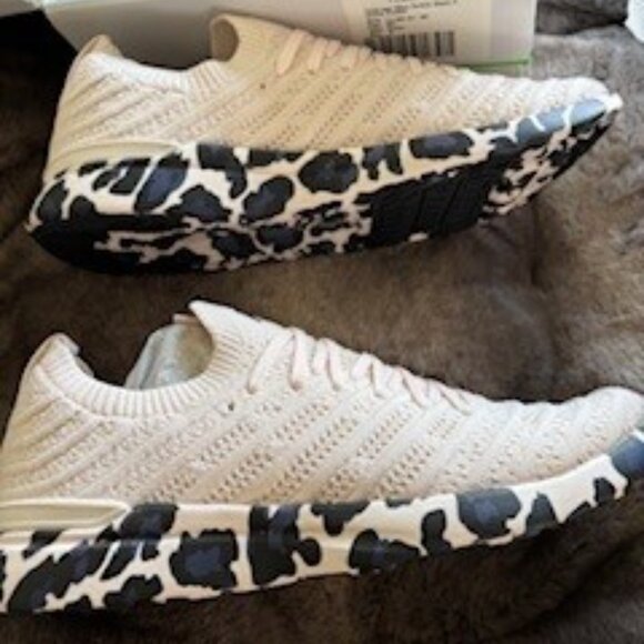 BNIB APL Running Sneaker - Picture 6 of 6